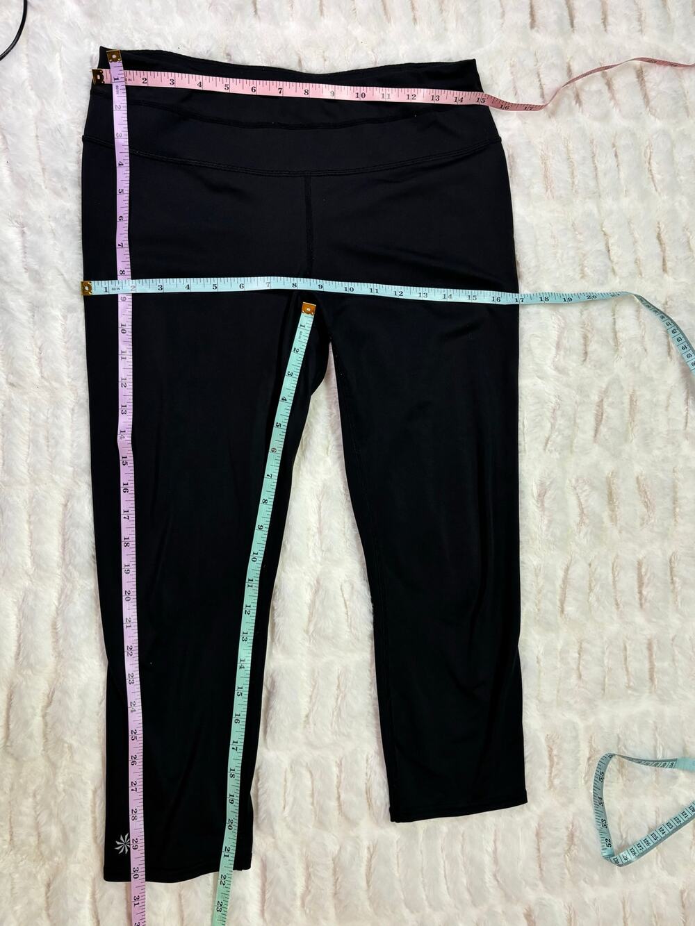 Athleta Women's Capri Leggings Size Medium Black Stretch Athletic Pockets